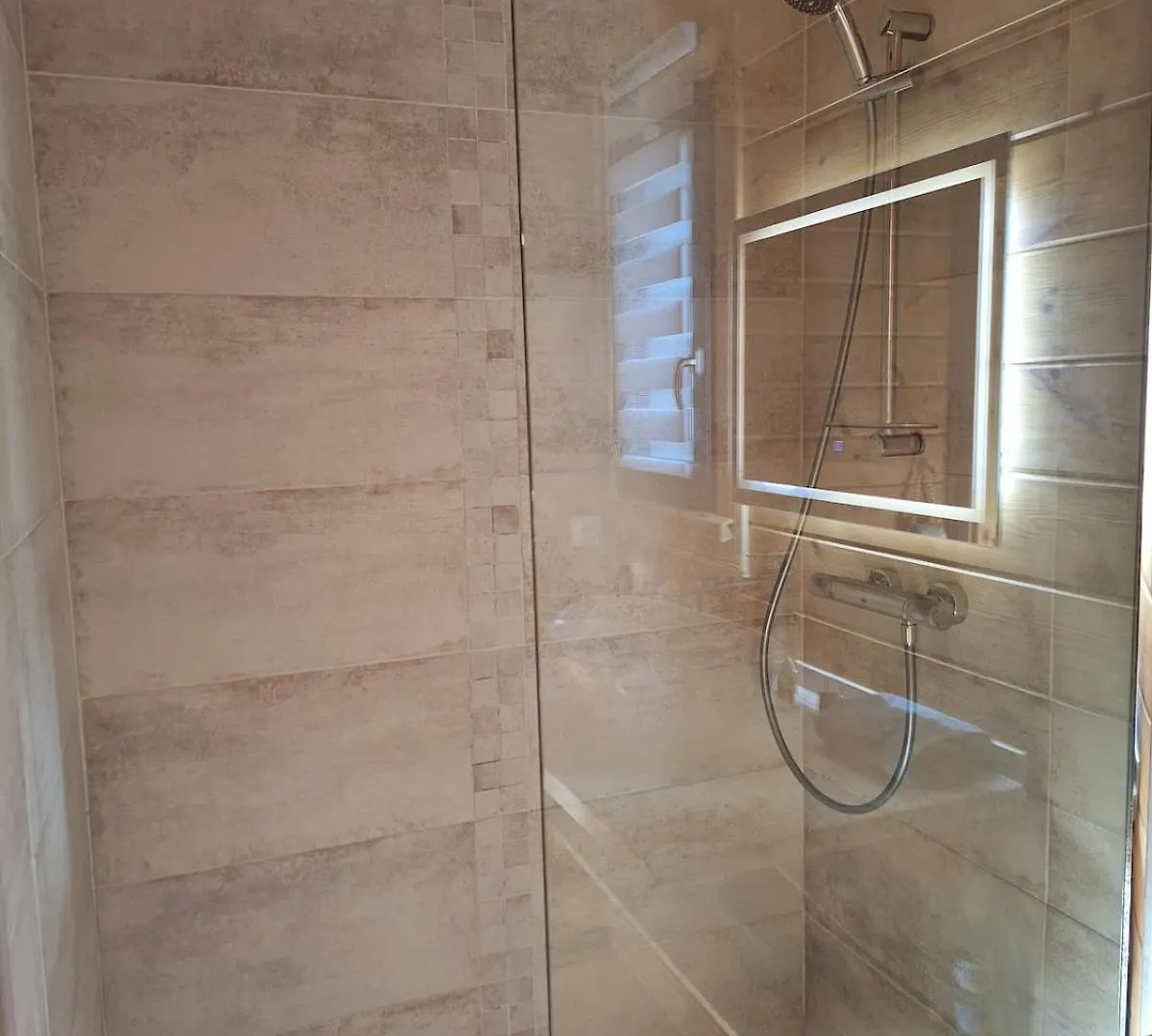 Ambiance Bois & Charme - Proche Lyon Apartment Saint-Genis-les-Ollieres 0*,  France