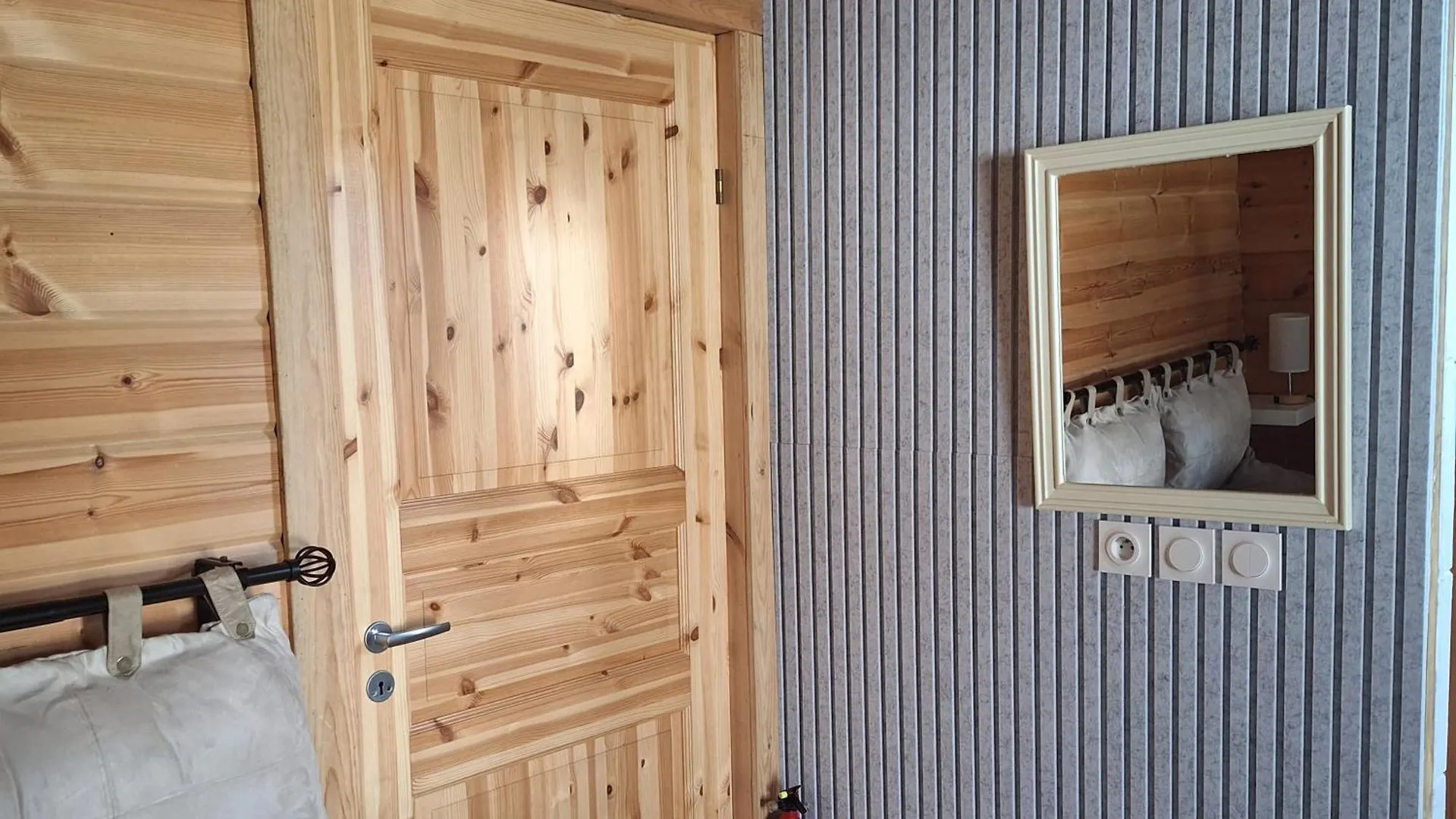 Ambiance Bois & Charme - Proche Lyon Apartment Saint-Genis-les-Ollieres 0*,  France